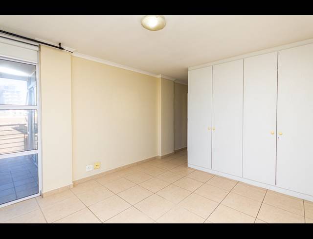 3 BEDROOM APARTMENT TO LET IN BEACHFRONT